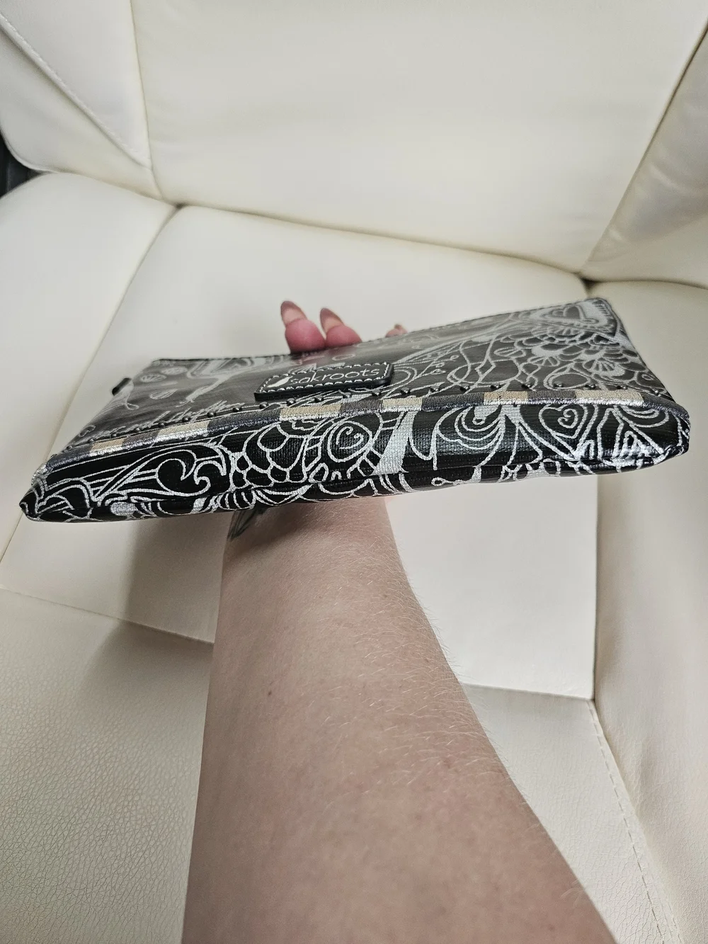 Sakroots Black & White Floral Doodle Wristlet w/Detachable Powerbank